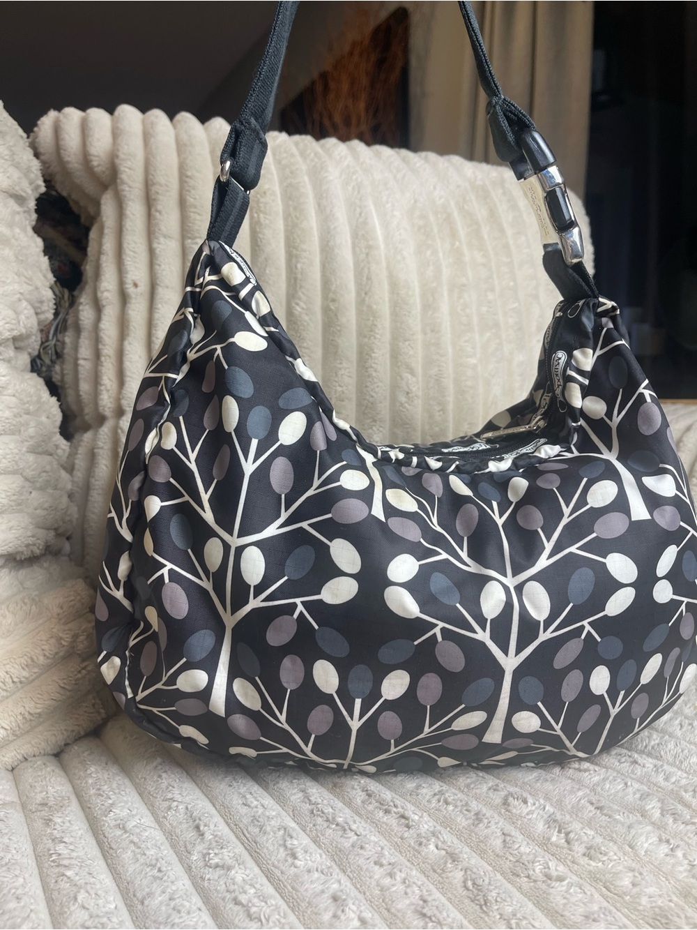 LeSportsac Hobo Black Tree Leaf Berries Print Bag New Without Tags - Picture 2 of 7